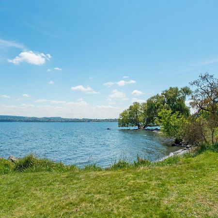 Lakeview Cottage - Rainbow Point Holiday Home タウポ エクステリア 写真