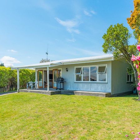 Lakeview Cottage - Rainbow Point Holiday Home タウポ エクステリア 写真