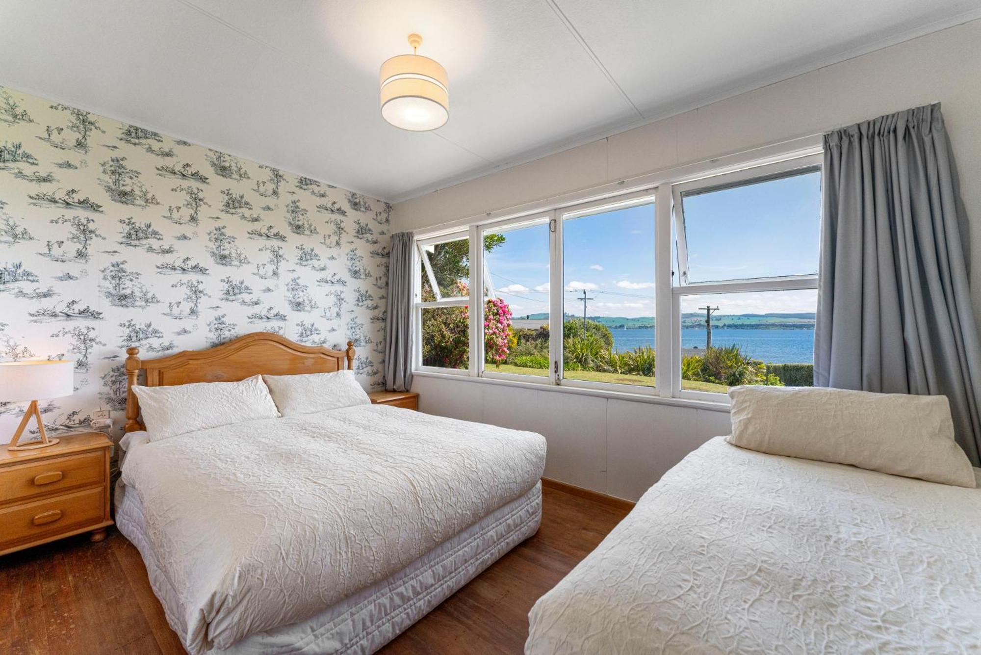 Lakeview Cottage - Rainbow Point Holiday Home タウポ エクステリア 写真