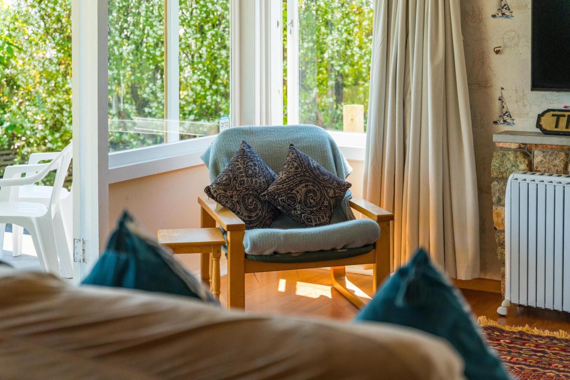 Lakeview Cottage - Rainbow Point Holiday Home タウポ エクステリア 写真