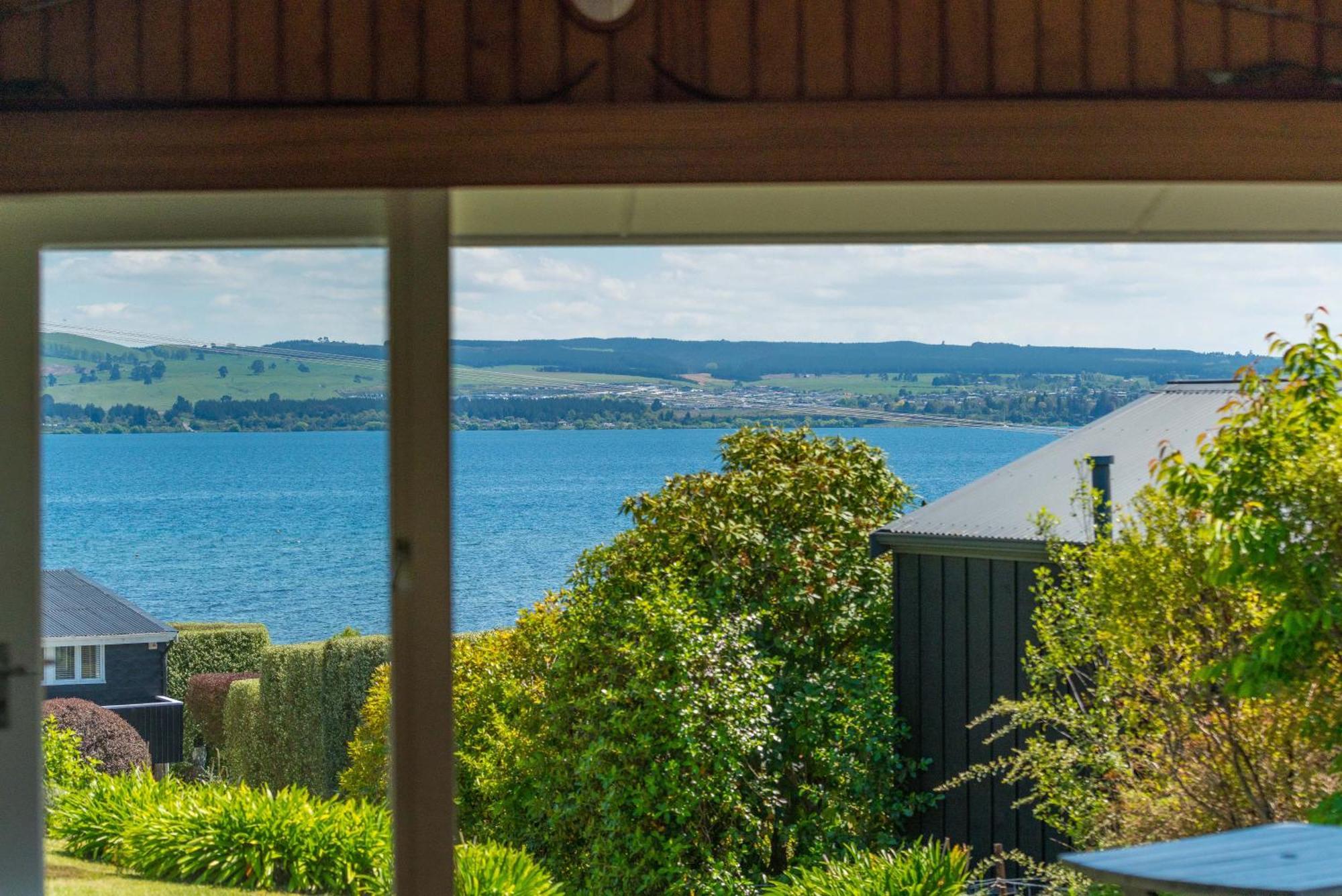 Lakeview Cottage - Rainbow Point Holiday Home タウポ エクステリア 写真